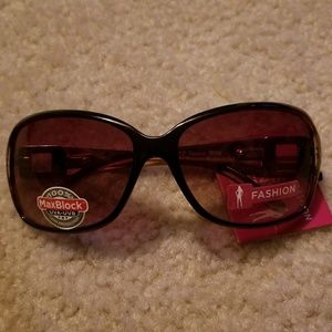 Foster Grant Beauty Solutions glasses